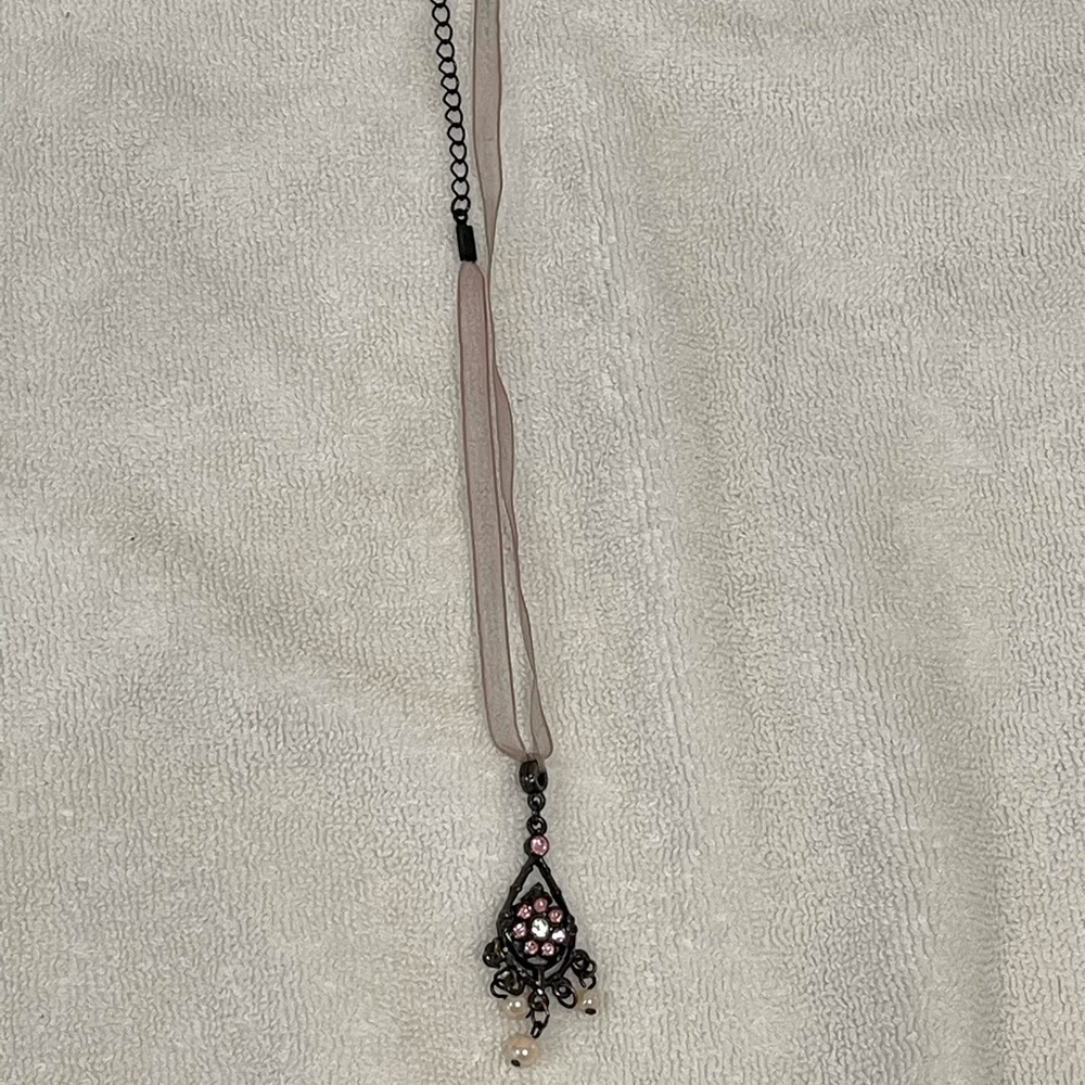Pink pendant ribbon necklace